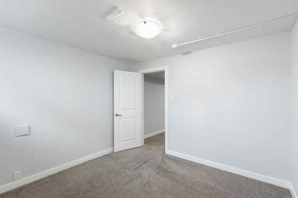 MLS® A2266755 - 6023 Thornbank Drive  in Thorncliffe Calgary, Residential