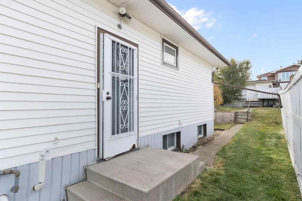 MLS® A2266755 - 6023 Thornbank Drive  in Thorncliffe Calgary, Residential