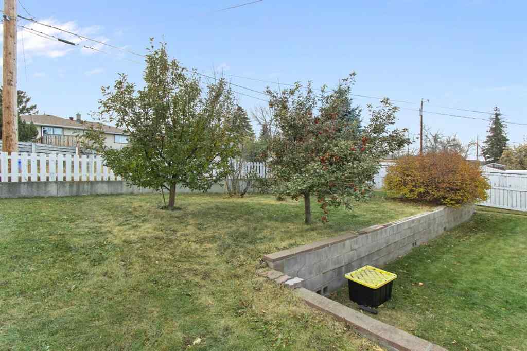 MLS® A2266755 - 6023 Thornbank Drive  in Thorncliffe Calgary, Residential