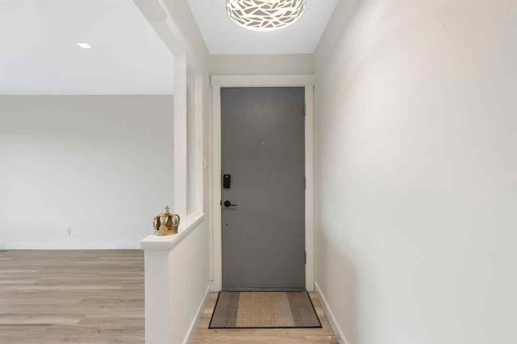 MLS® A2266755 - 6023 Thornbank Drive  in Thorncliffe Calgary, Residential