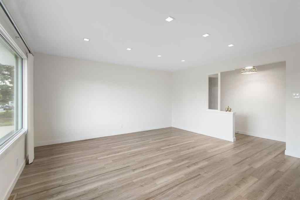 MLS® A2266755 - 6023 Thornbank Drive  in Thorncliffe Calgary, Residential