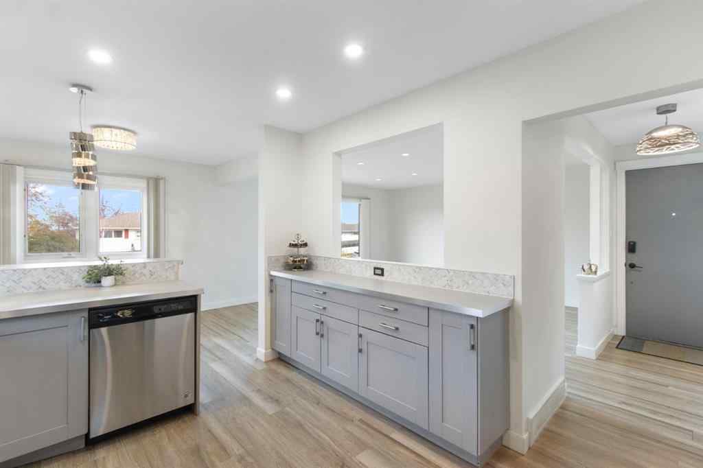 MLS® A2266755 - 6023 Thornbank Drive  in Thorncliffe Calgary, Residential