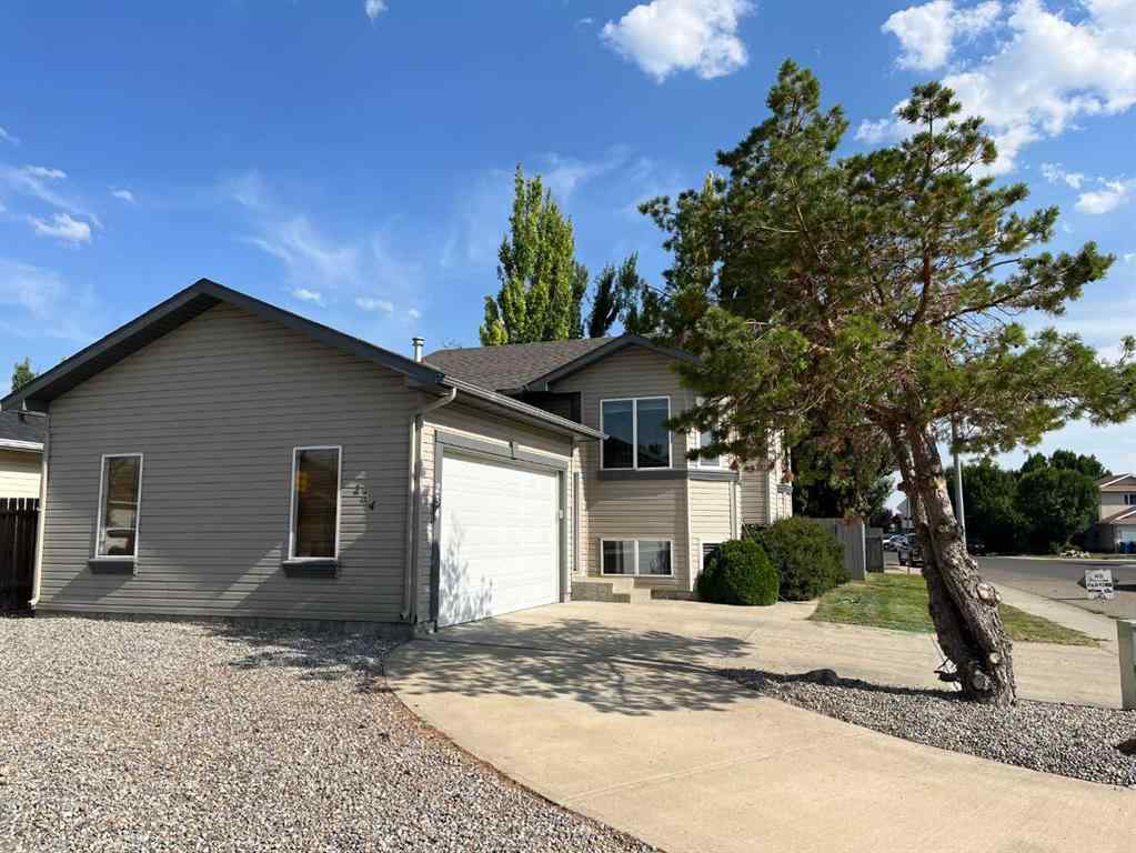 MLS® A2266761 - 234 Chilcotin Road W in Indian Battle Heights Lethbridge, Residential