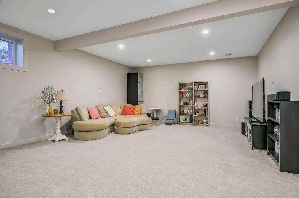 MLS® A2266762 - 33 Shawnee Heath SW in Shawnee Slopes Calgary, Residential