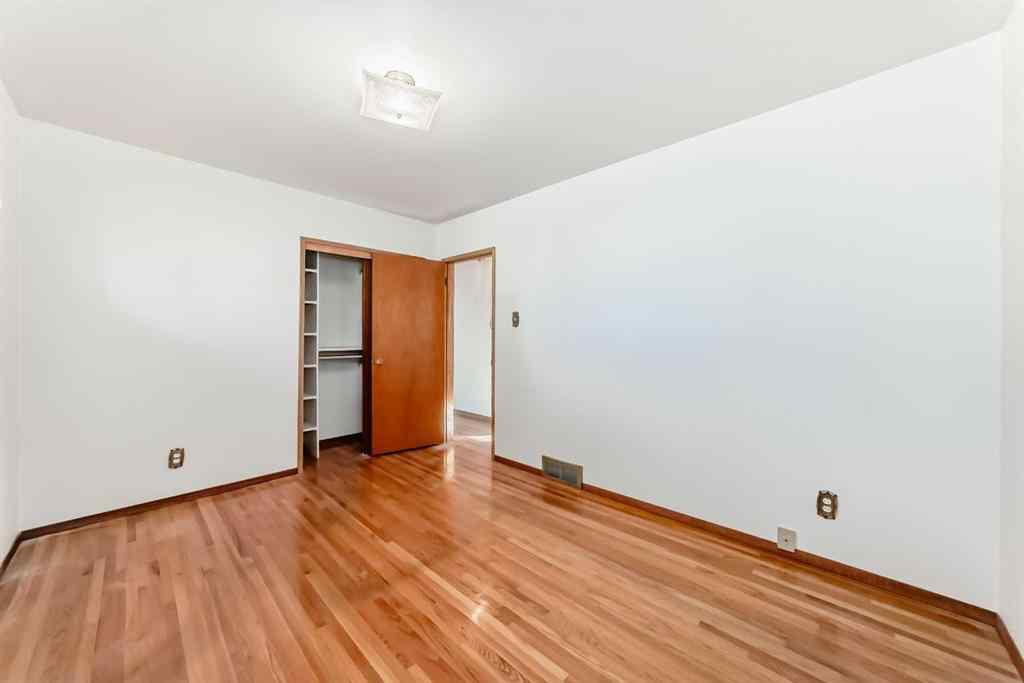 MLS® A2266777 - 4739 26 Avenue SW in Glenbrook Calgary, Residential