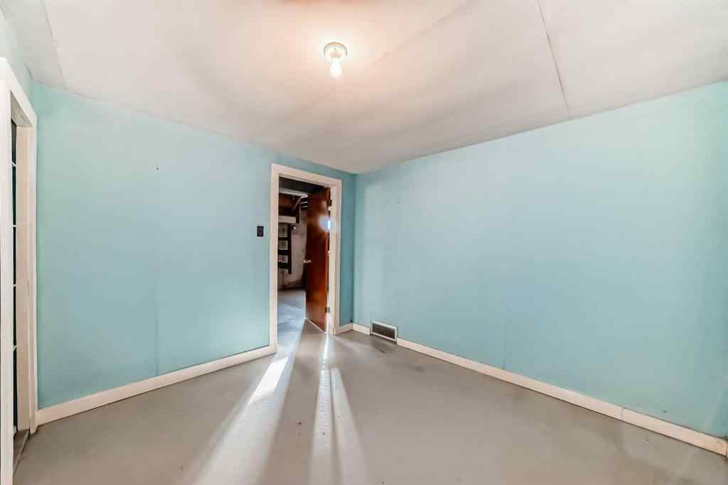 MLS® A2266777 - 4739 26 Avenue SW in Glenbrook Calgary, Residential