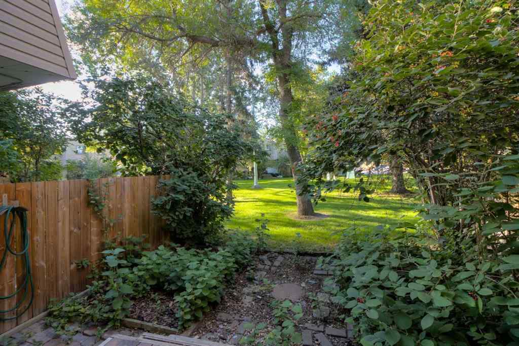 MLS® A2266782 - Unit #17 115 Lafayette Boulevard W in Varsity Village Lethbridge, Residential