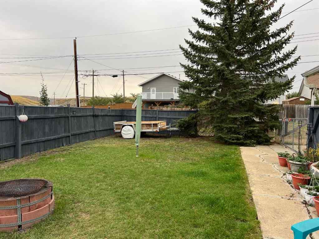 MLS® A2266785 - 704 Bankview Drive  in Bankview Drumheller, Residential
