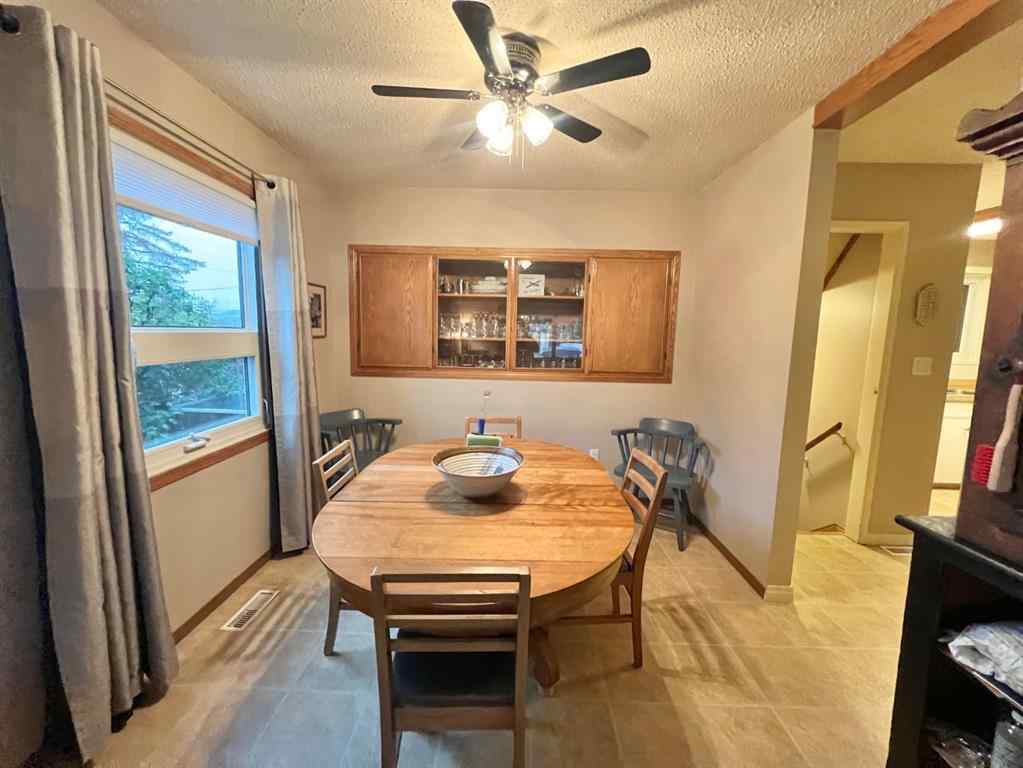 MLS® A2266785 - 704 Bankview Drive  in Bankview Drumheller, Residential