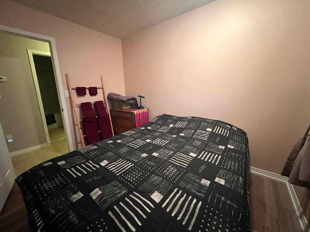 MLS® A2266785 - 704 Bankview Drive  in Bankview Drumheller, Residential