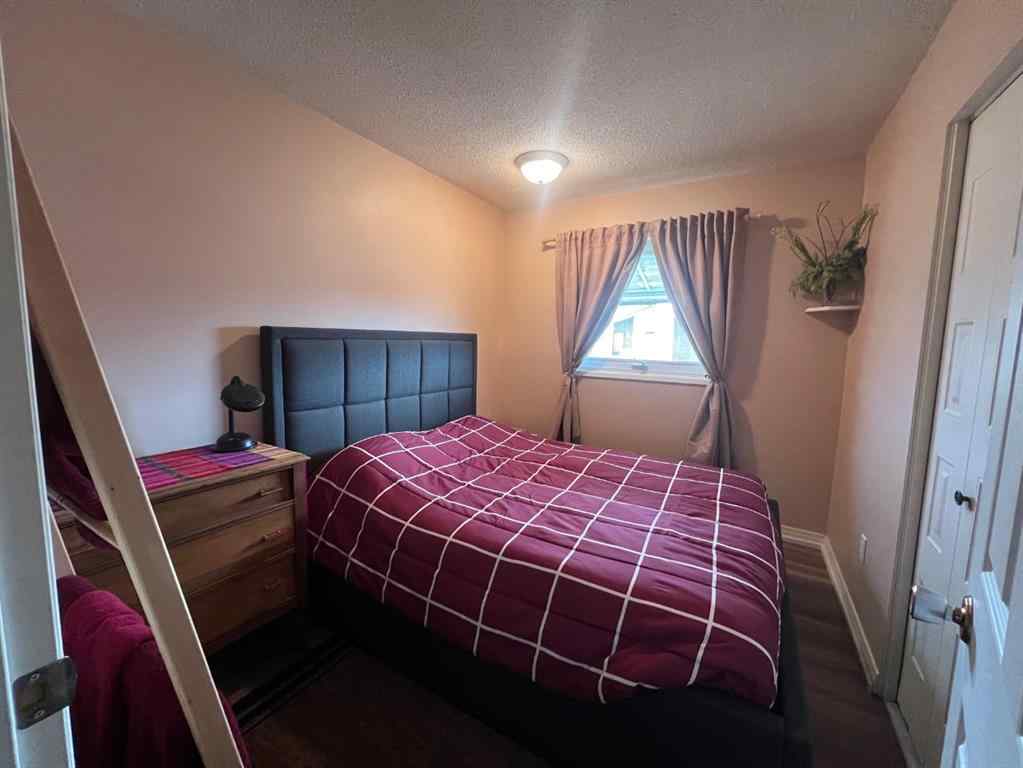 MLS® A2266785 - 704 Bankview Drive  in Bankview Drumheller, Residential