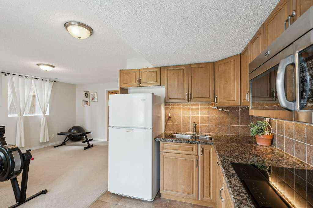 MLS® A2266797 - 2208 33 Street SW in Killarney/Glengarry Calgary, Residential