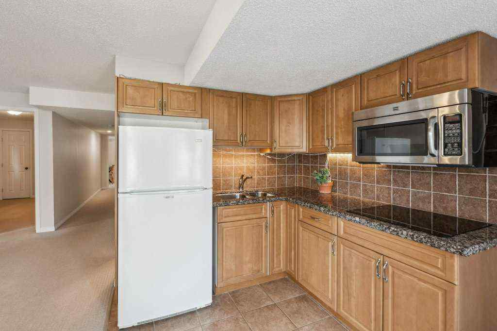 MLS® A2266797 - 2208 33 Street SW in Killarney/Glengarry Calgary, Residential