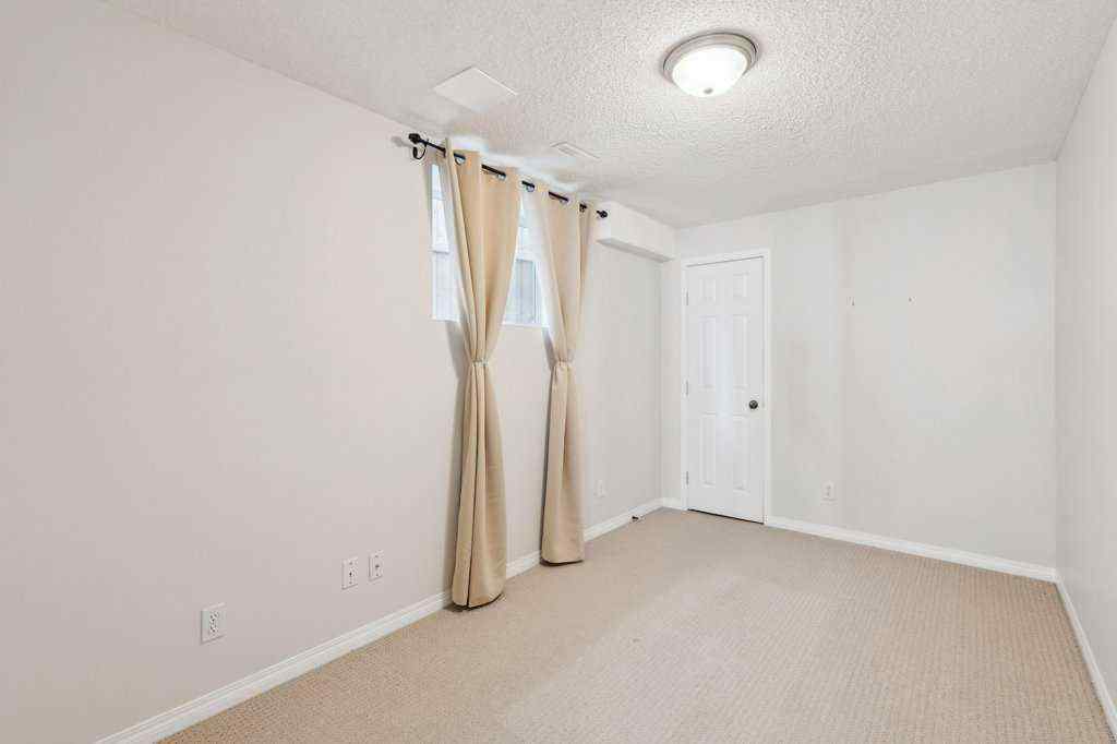 MLS® A2266797 - 2208 33 Street SW in Killarney/Glengarry Calgary, Residential