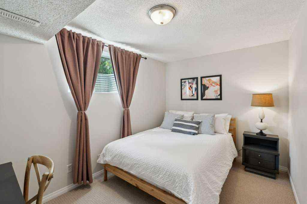 MLS® A2266797 - 2208 33 Street SW in Killarney/Glengarry Calgary, Residential