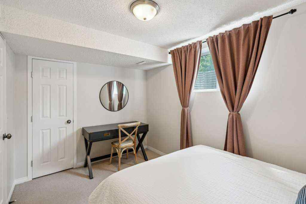 MLS® A2266797 - 2208 33 Street SW in Killarney/Glengarry Calgary, Residential