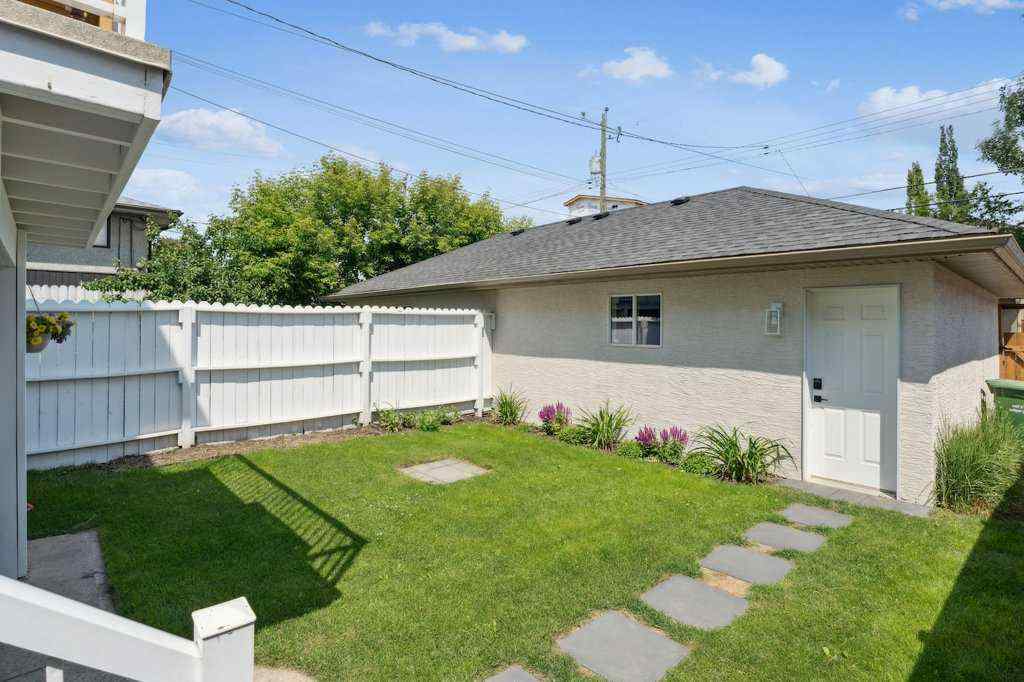 MLS® A2266797 - 2208 33 Street SW in Killarney/Glengarry Calgary, Residential