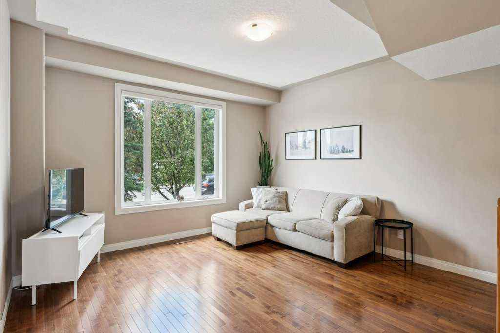 MLS® A2266797 - 2208 33 Street SW in Killarney/Glengarry Calgary, Residential