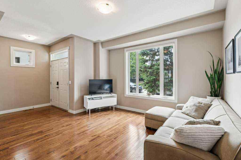 MLS® A2266797 - 2208 33 Street SW in Killarney/Glengarry Calgary, Residential
