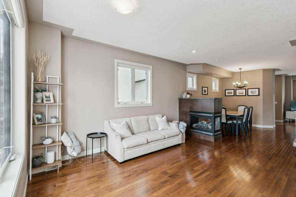 MLS® A2266797 - 2208 33 Street SW in Killarney/Glengarry Calgary, Residential
