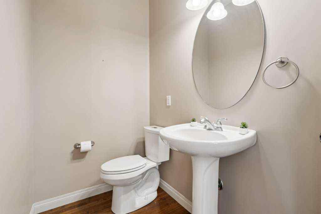 MLS® A2266797 - 2208 33 Street SW in Killarney/Glengarry Calgary, Residential