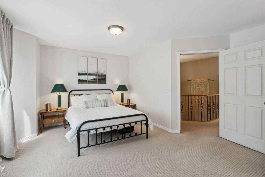 MLS® A2266797 - 2208 33 Street SW in Killarney/Glengarry Calgary, Residential