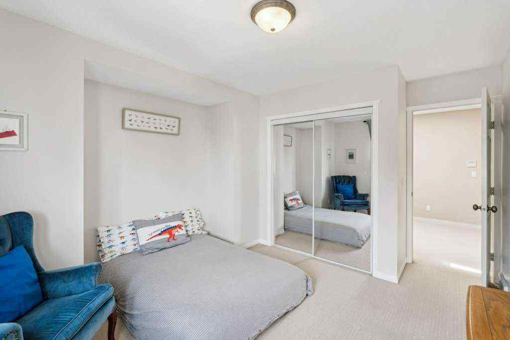 MLS® A2266797 - 2208 33 Street SW in Killarney/Glengarry Calgary, Residential