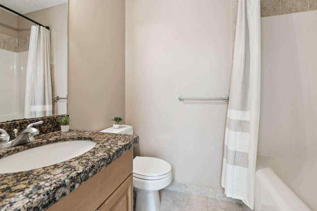 MLS® A2266797 - 2208 33 Street SW in Killarney/Glengarry Calgary, Residential