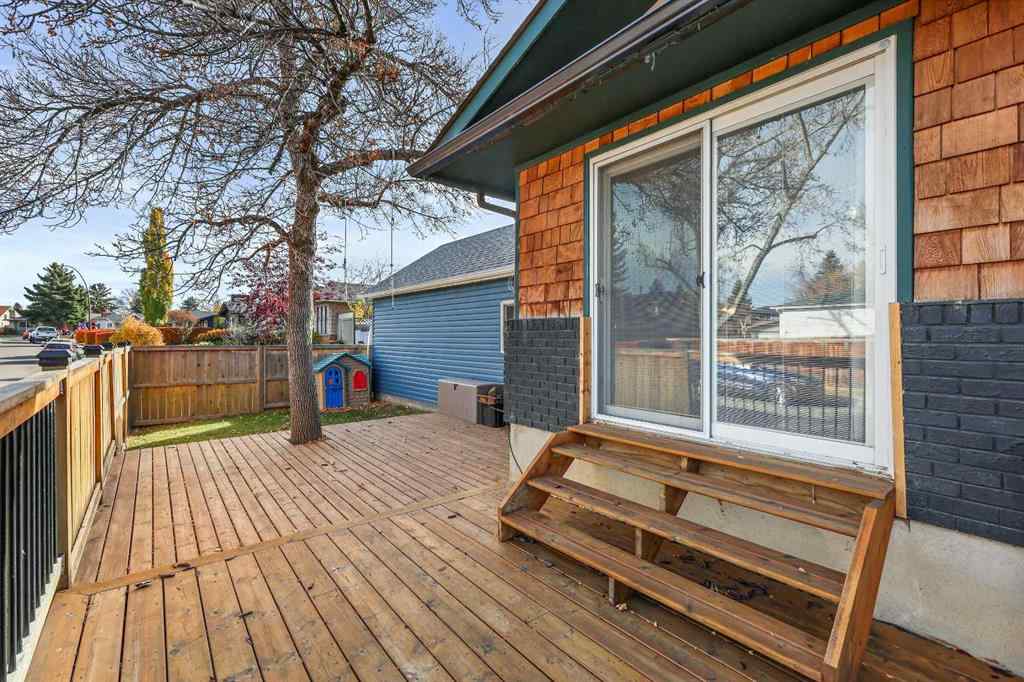 MLS® A2266811 - 52 Sunhurst Road SE in Sundance Calgary, Residential