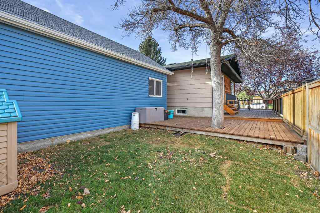 MLS® A2266811 - 52 Sunhurst Road SE in Sundance Calgary, Residential