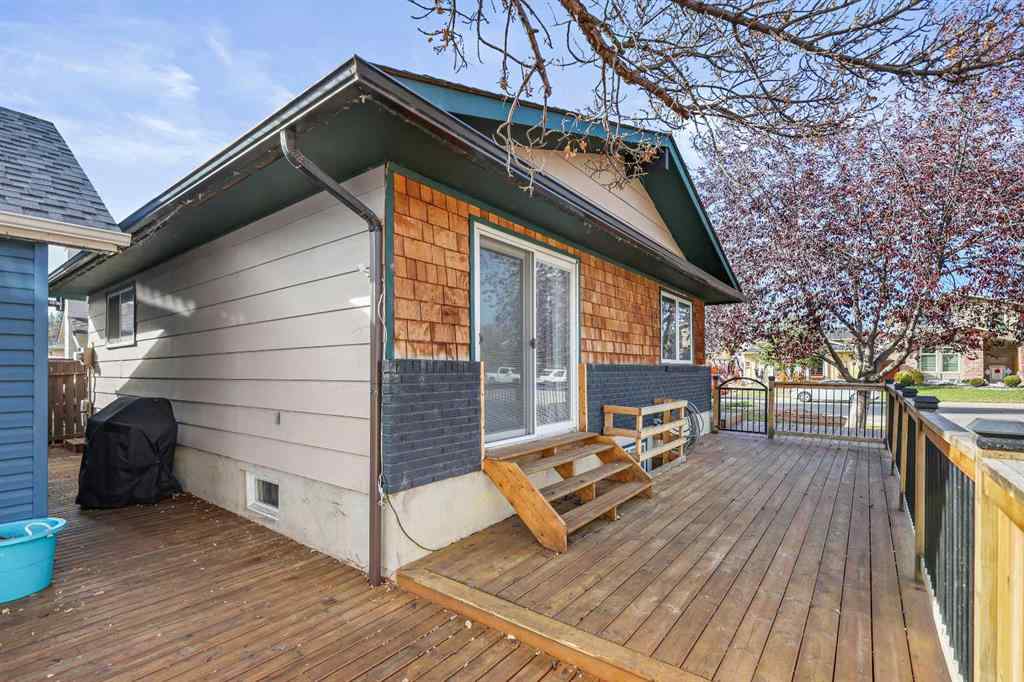 MLS® A2266811 - 52 Sunhurst Road SE in Sundance Calgary, Residential