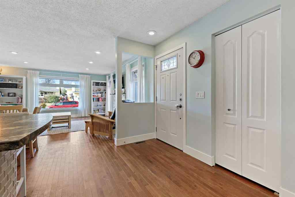 MLS® A2266811 - 52 Sunhurst Road SE in Sundance Calgary, Residential