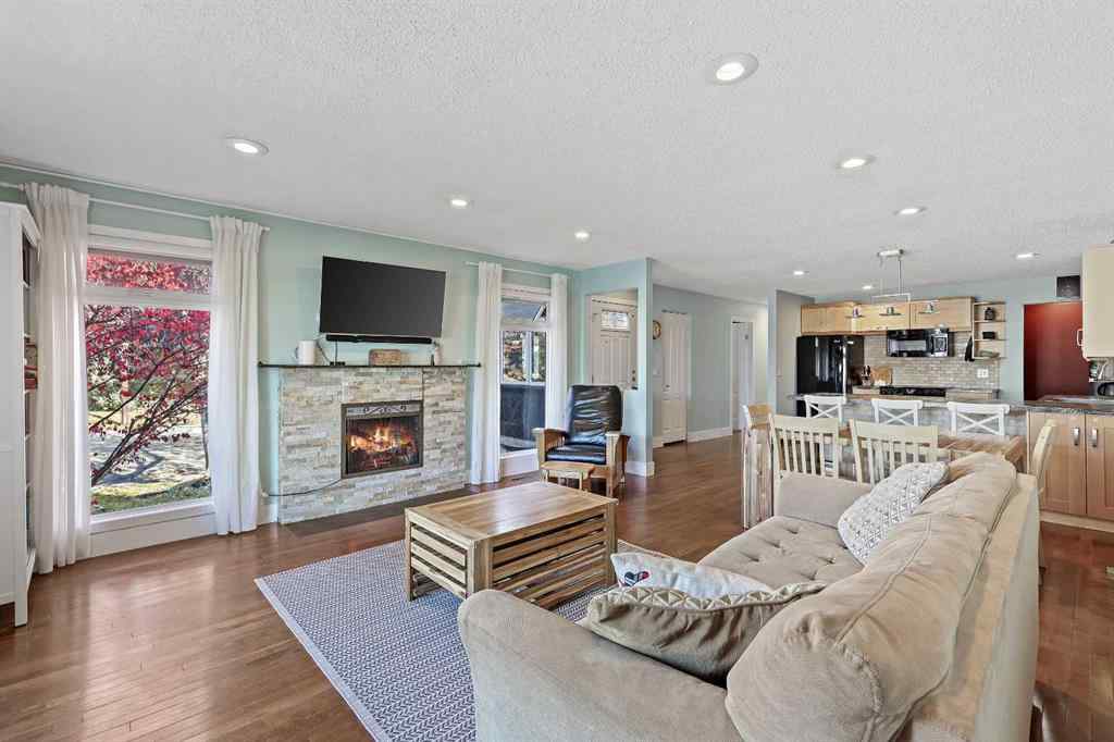 MLS® A2266811 - 52 Sunhurst Road SE in Sundance Calgary, Residential