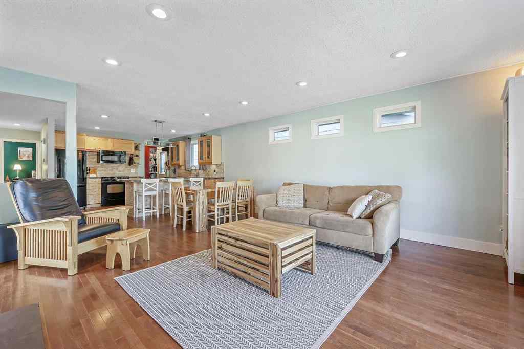 MLS® A2266811 - 52 Sunhurst Road SE in Sundance Calgary, Residential