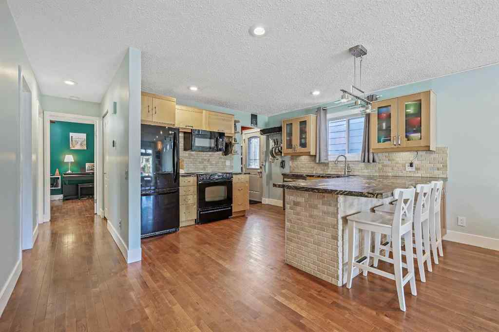 MLS® A2266811 - 52 Sunhurst Road SE in Sundance Calgary, Residential