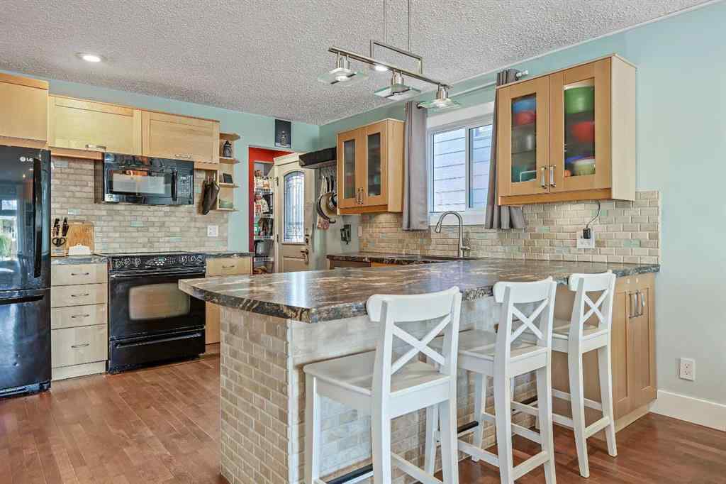 MLS® A2266811 - 52 Sunhurst Road SE in Sundance Calgary, Residential