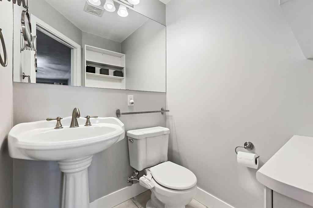 MLS® A2266811 - 52 Sunhurst Road SE in Sundance Calgary, Residential