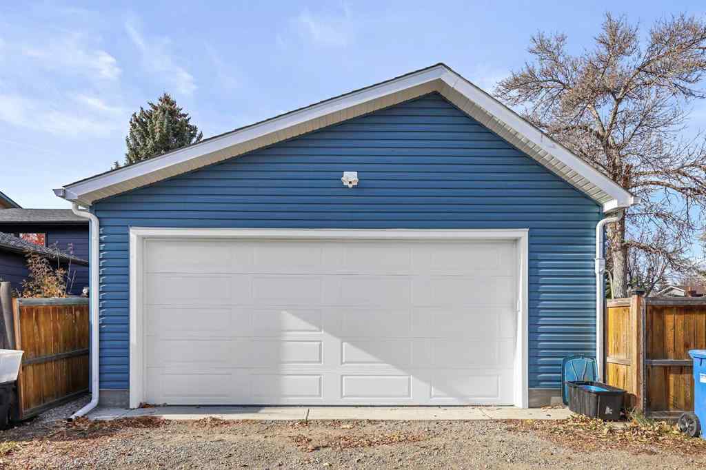 MLS® A2266811 - 52 Sunhurst Road SE in Sundance Calgary, Residential