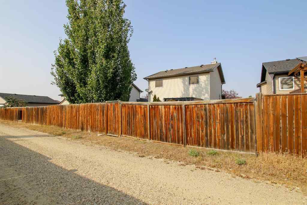 MLS® A2266849 - 5857 Park Street  in Panorama Estates Blackfalds, Residential