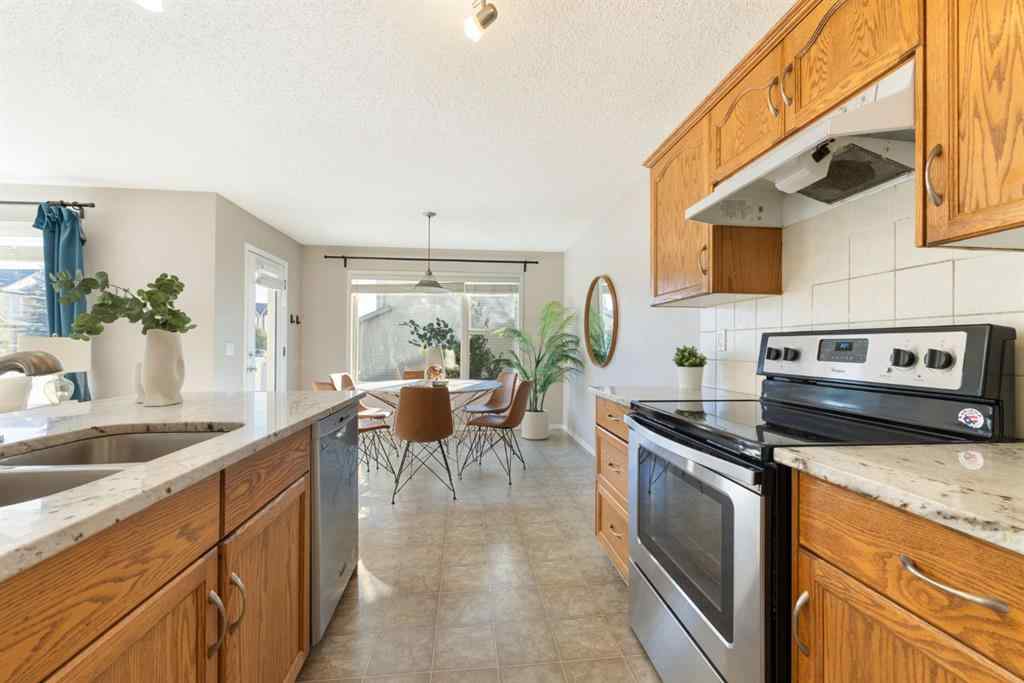 MLS® A2266860 - 91 Cougartown Close SW in Cougar Ridge Calgary, Residential