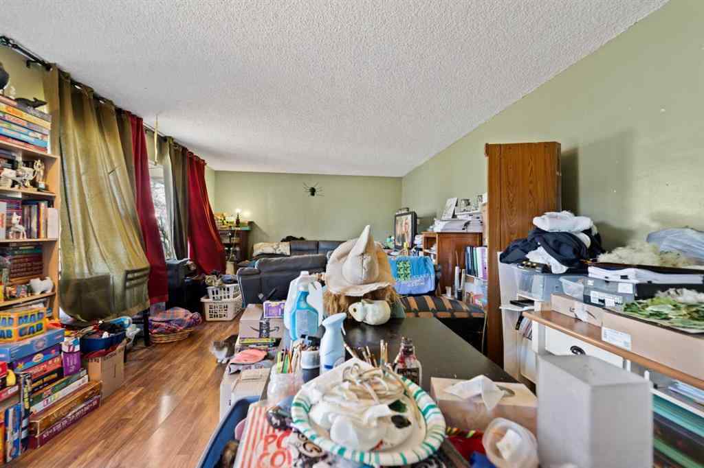 MLS® A2266861 - 325 Aberdeen Avenue  in NONE Carbon, Residential