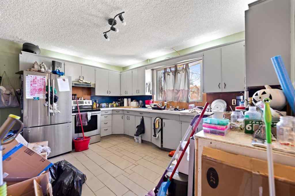 MLS® A2266861 - 325 Aberdeen Avenue  in NONE Carbon, Residential