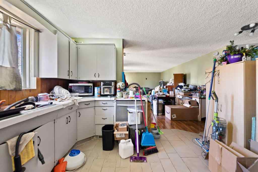 MLS® A2266861 - 325 Aberdeen Avenue  in NONE Carbon, Residential