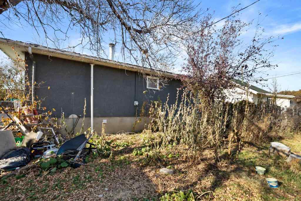 MLS® A2266861 - 325 Aberdeen Avenue  in NONE Carbon, Residential