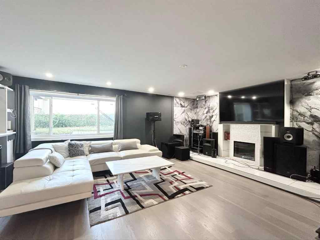 MLS® A2266877 - 305 Lakeside Greens Crescent  in Lakeside Greens Chestermere, Residential