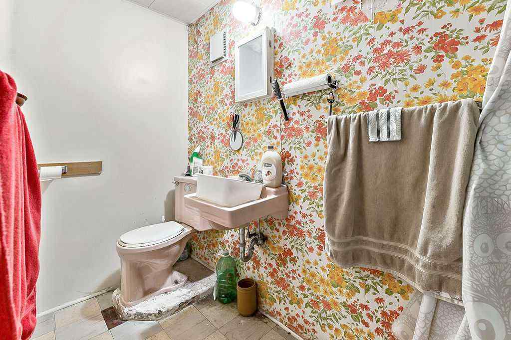 MLS® A2266891 - 2731 Morley Trail NW in Banff Trail Calgary, Residential