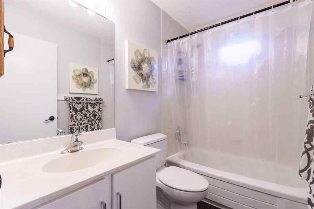 MLS® A2266902 - 88 Woodford Close SW in Woodbine Calgary, Residential