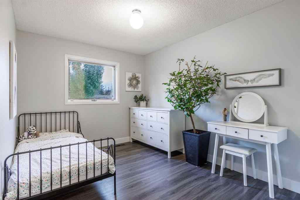 MLS® A2266902 - 88 Woodford Close SW in Woodbine Calgary, Residential