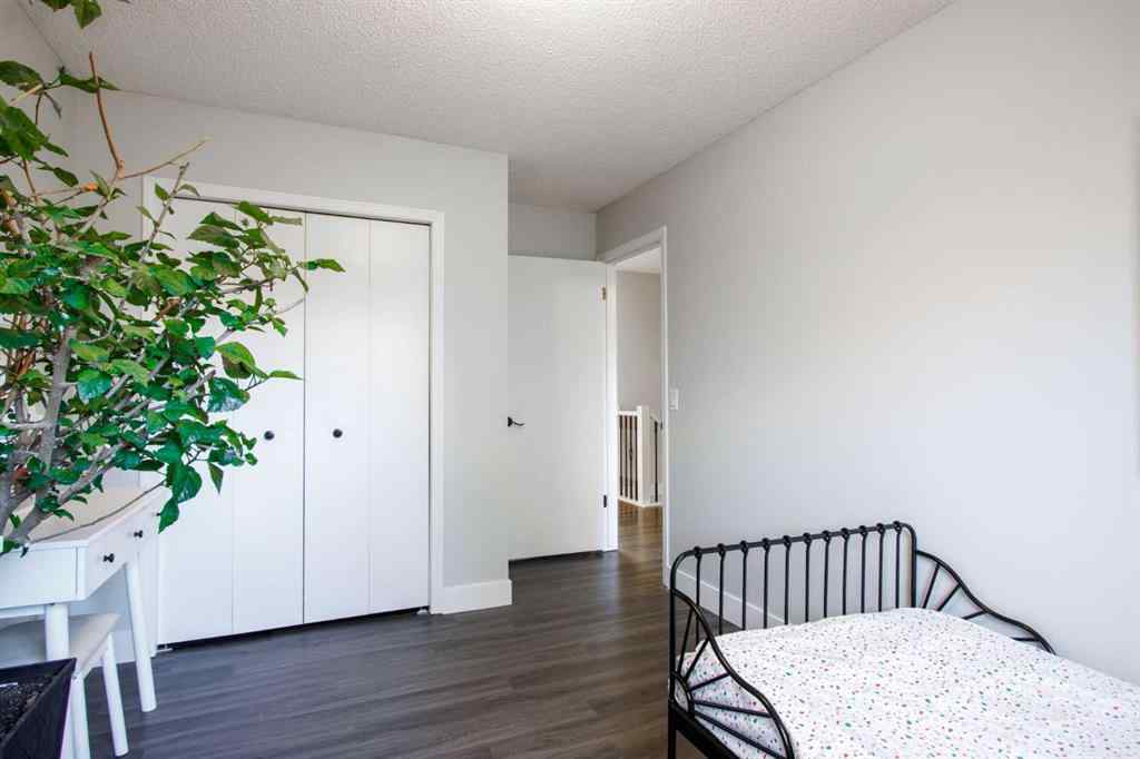 MLS® A2266902 - 88 Woodford Close SW in Woodbine Calgary, Residential