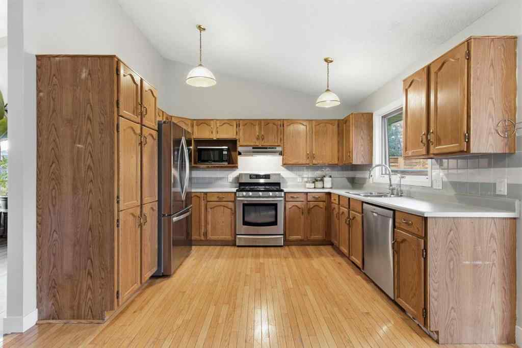 MLS® A2266902 - 88 Woodford Close SW in Woodbine Calgary, Residential